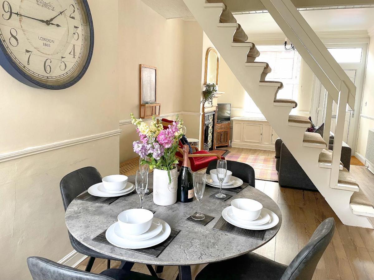 The Racecourse - Quaint Victorian With Free Parking Holiday home York
